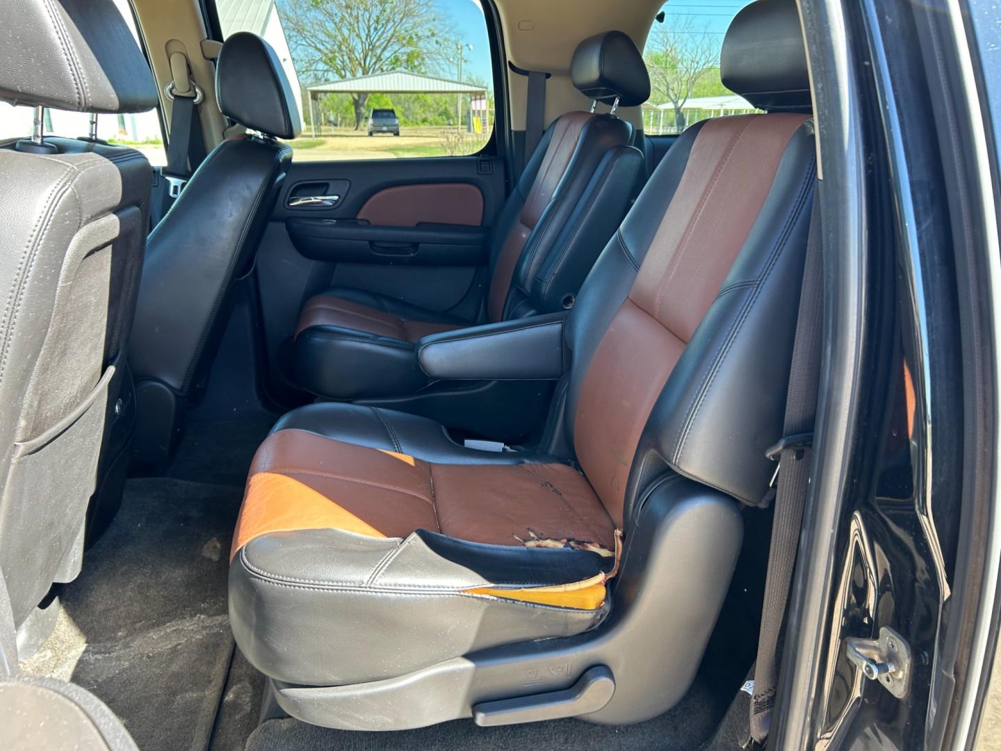 2007 BLACK /BLACK Chevrolet Suburban LS 1500 4WD (3GNFK16377G) with an 5.3L V8 OHV 16V FFV engine, 4-Speed Automatic Overdrive transmission, located at 17760 Hwy 62, Morris, OK, 74445, (918) 733-4887, 35.609104, -95.877060 - Photo#17